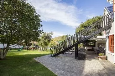 Hotelli The Browns  Luxury Guest Suites