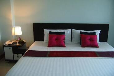 Hotel Raya Rawai Place