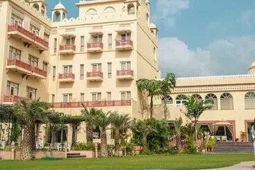 Отель Le Méridien Jaipur Resort & Spa