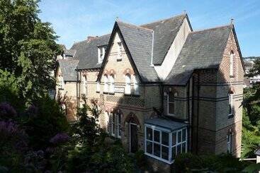 پانسیون The Devonian