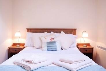 Bryn Melyn Farm Cottages 5 Luxury Cottages In A Stunning Setting With Wood Fired Hot Tub