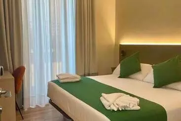 هتل Hostal Anton Martin