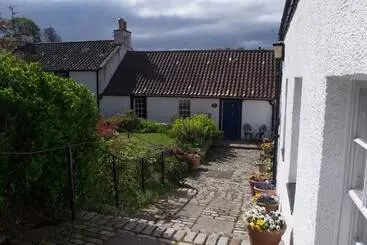 Silver Lining   Cottage By The Sea