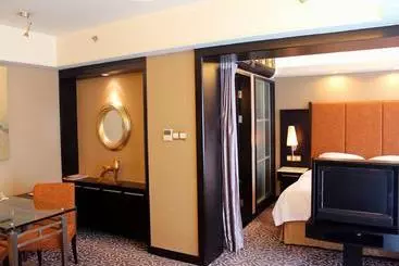 Hotel 999 Royal Suites & Towers