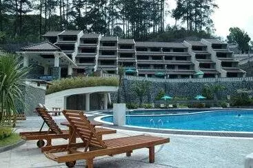 Hotel Pines Garden Resort
