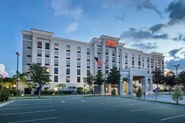 Отель Hampton Inn & Suites Orlando Intl Dr N
