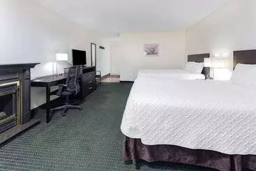 Отель Travelodge By Wyndham Bracebridge