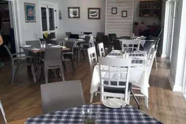アパートホテル Traders Hotel & Restaurant