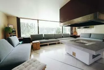 Retkeilymaja Impact House Belem