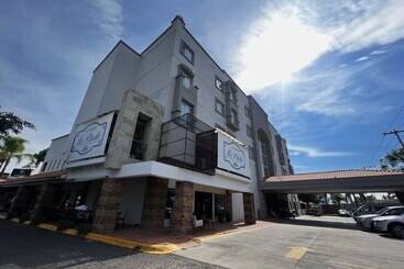 Szálloda Suites México Plaza León Campestre