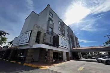 Otel Suites México Plaza León Campestre