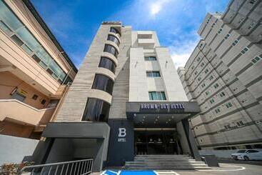 Hotel Pohang Brown Dot