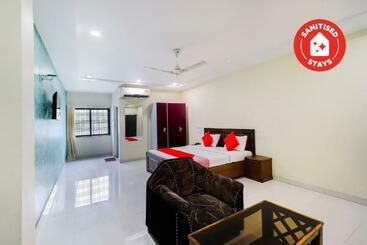 Hotel Oyo 45974 M.p. Hall