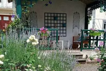 تختخواب و صبحانه Les Chenes Chambres D'hote