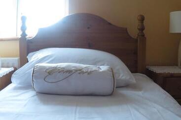 Derghaven B&b, Hostel & Self Catering