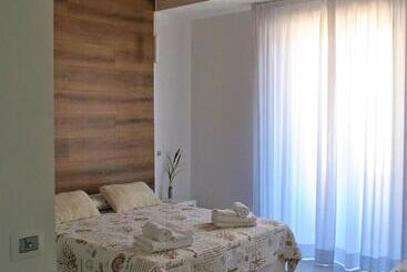 ペンション Lumiere Rooms Eja Sardinia