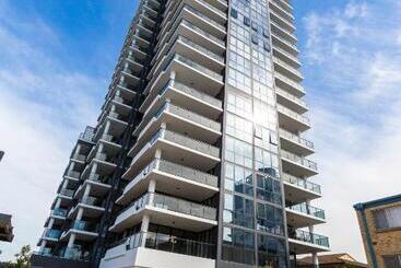 هتل آپارتمان Boardwalk Burleigh Beach Official