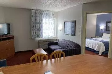 酒店 Days Inn & Suites By Wyndham Green Bay Wi