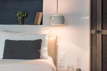 Hotel Porto Fira Suites