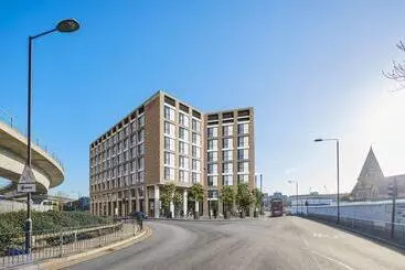 هتل Courtyard By Marriott London City Airport