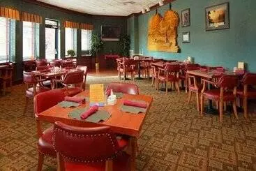 Отель Clarion & Conference Center