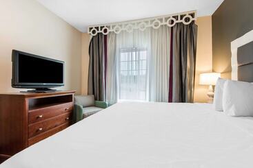 فندق Best Western Erie Inn & Suites