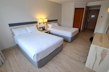 هتل Diego De Almagro Castro