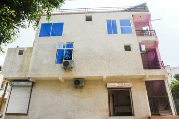 هتل Oyo 64823 Royace Palace