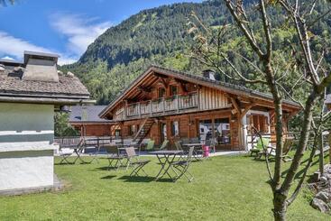 Bed And Breakfast Chalet Manava