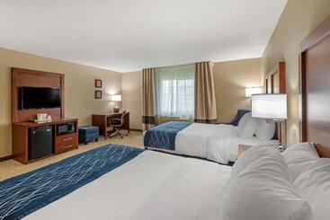 فندق Comfort Inn & Suites Jackson   West Bend