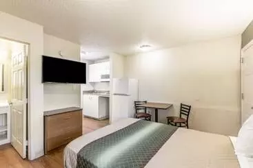 هتل Hometowne Studios By Red Roof Orlando   Casselberry