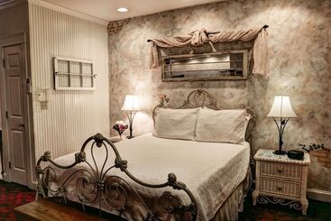 Отель Olde Square Inn B&b