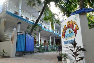 בית מלון כפרי Sea Rock Beach