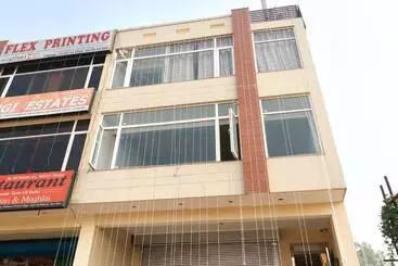 Hotel Sunroof By Oyo Rooms