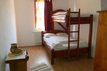 پانسیون Complex Turistic Alpina Blazna Sant