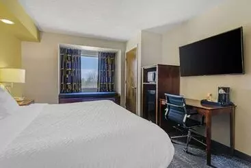 酒店 Clarion Pointe Staunton East