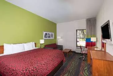 Hotelli Days Inn & Suites By Wyndham Fort Myers Near Jetblue Park