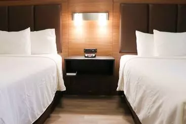 فندق Days Inn & Suites By Wyndham Fort Myers Near Jetblue Park