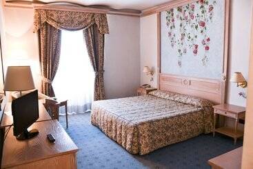 Отель De La Ville