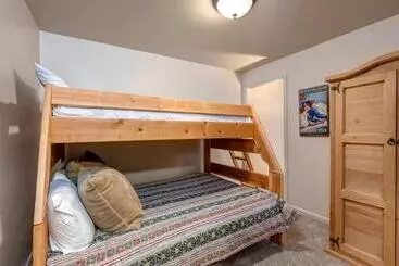 בית מלון כפרי Three Kings Resort