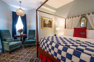 The Kendall Hotel At The Engine 7 Firehouse