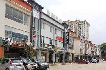 Hotel Oyo 90027 Happy