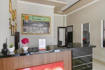 Hotel Oyo 3232 Rd Kost