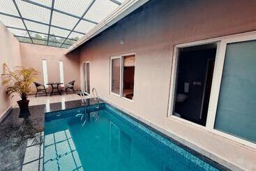 Hotel Abad Brookside Wayanad