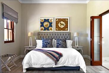 بنسيون Huguenot House