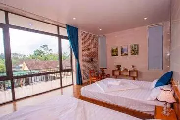 هتل Hugo Homestay