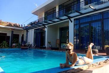 בית מלון כפרי Hugo Homestay