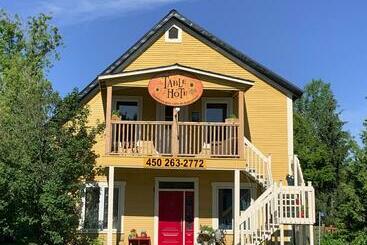 호스텔 Auberge La Table D'hôte