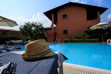 Bellasirmione Holiday Apartments