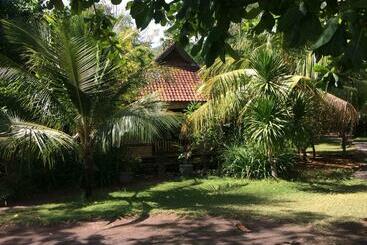 ペンション Jukung Bali Bungalow